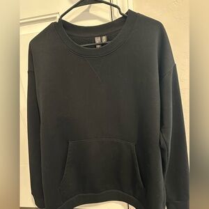 Mondetta Size large women’s crewneck black pullover sweatshirt with pockets